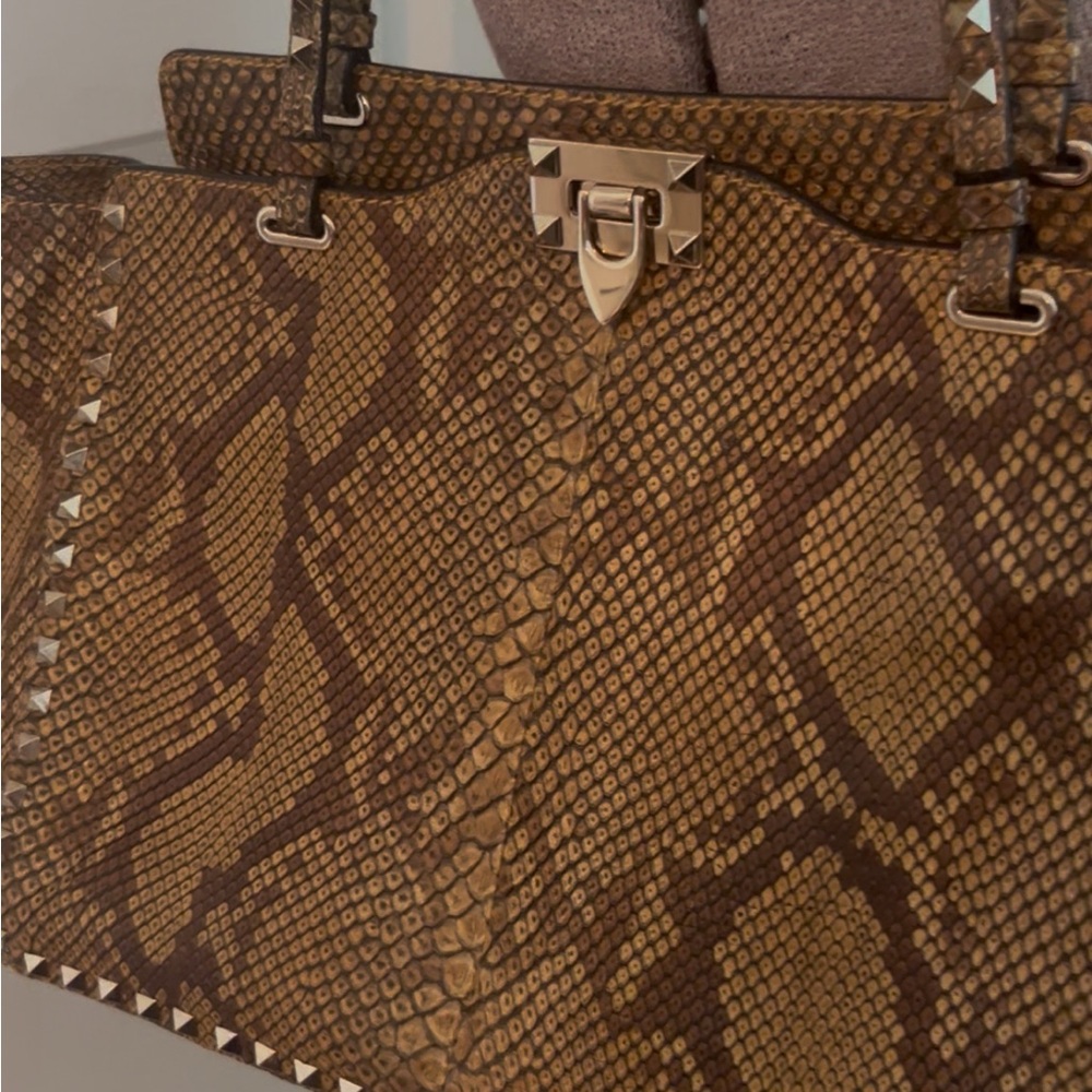 Valentino Garavani Rockstud Reptile Bag – New with Tags - Picture 17 of 17